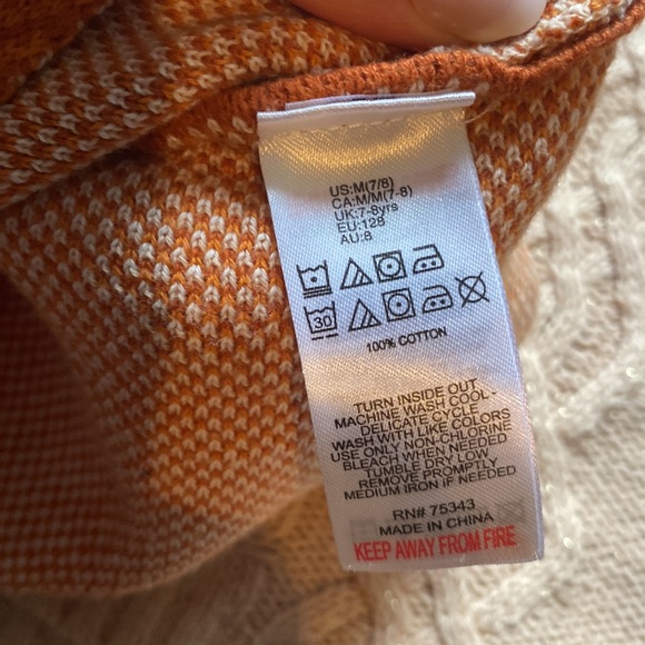 Two piece skirt and sweater - Picture 3 of 5